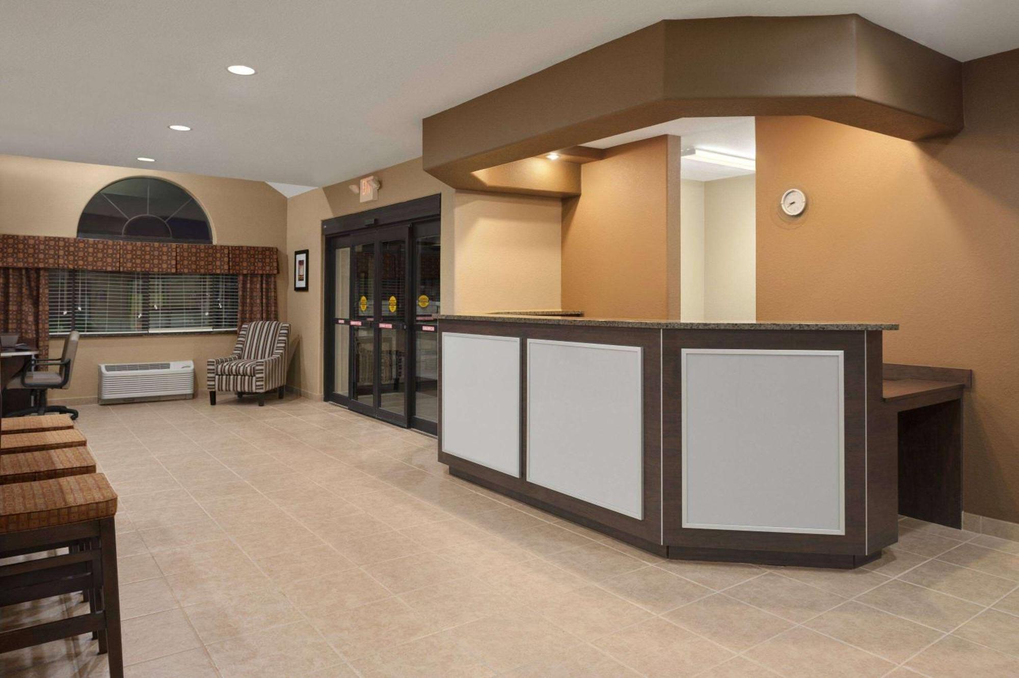Garner Hotel Gonzales By Ihg Екстер'єр фото
